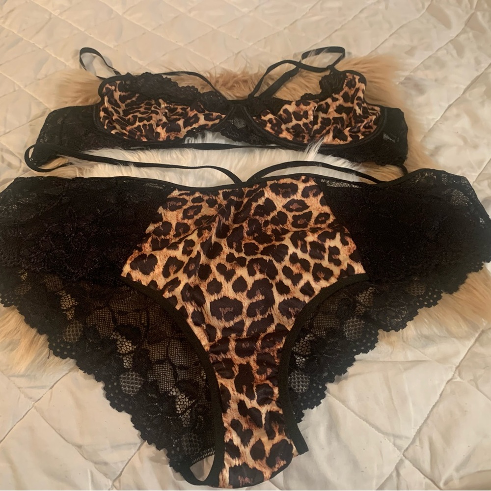 LEOPARD AND LACE BRA AND PANTY SET.